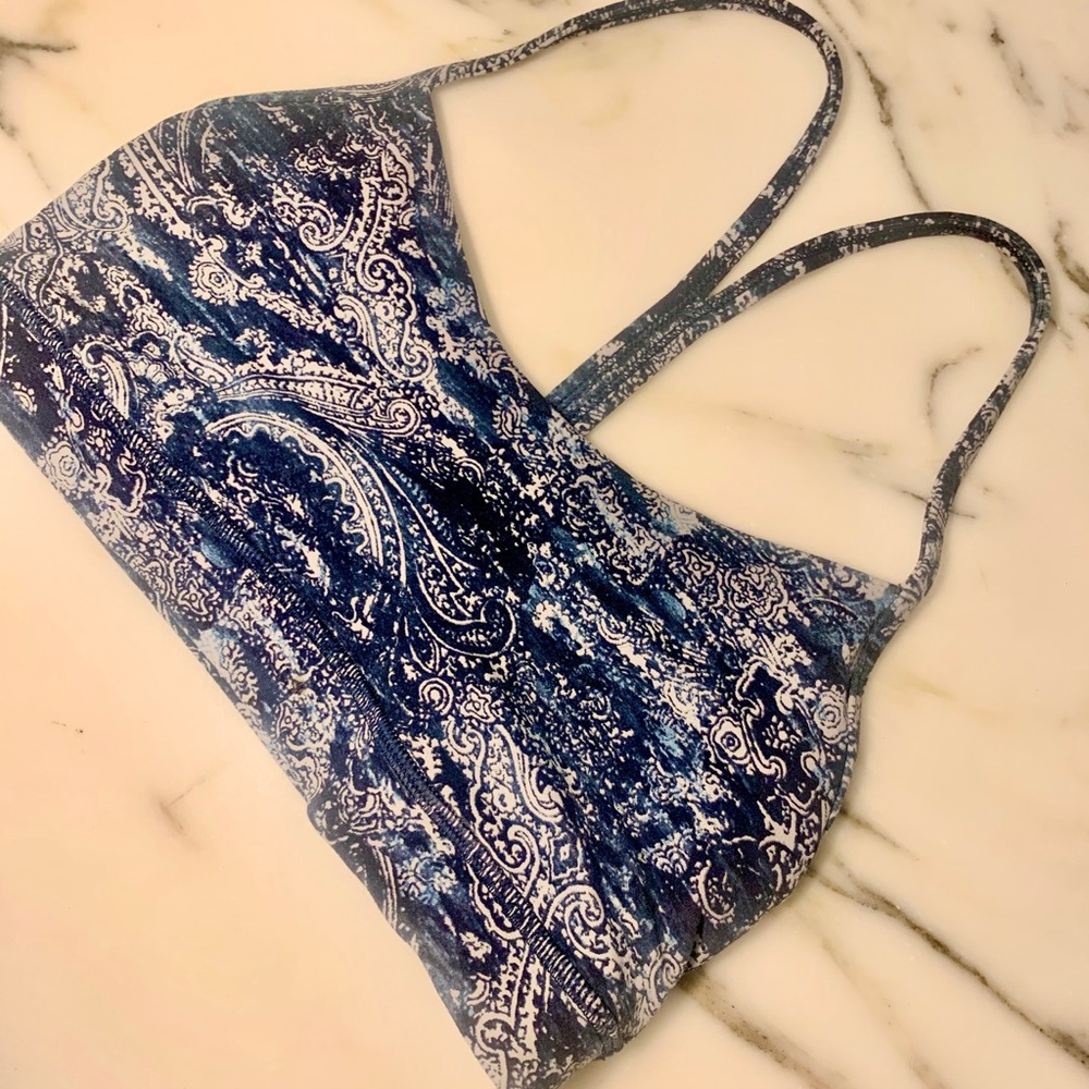 Lululemon sports bra